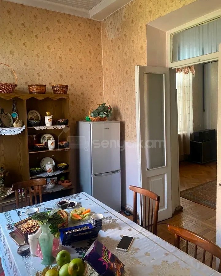 3 Սենյականոց Բնակարան Քարե Շենքում, 75քմ, 2/5 հարկ, Պետական Վիճակում