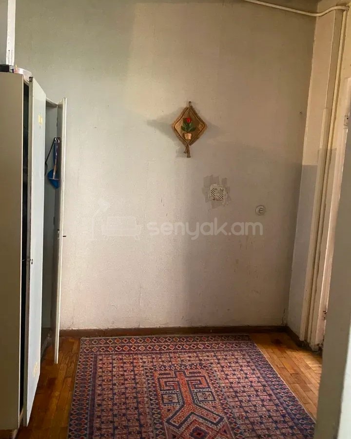 3 Սենյականոց Բնակարան Քարե Շենքում, 75քմ, 2/5 հարկ, Պետական Վիճակում