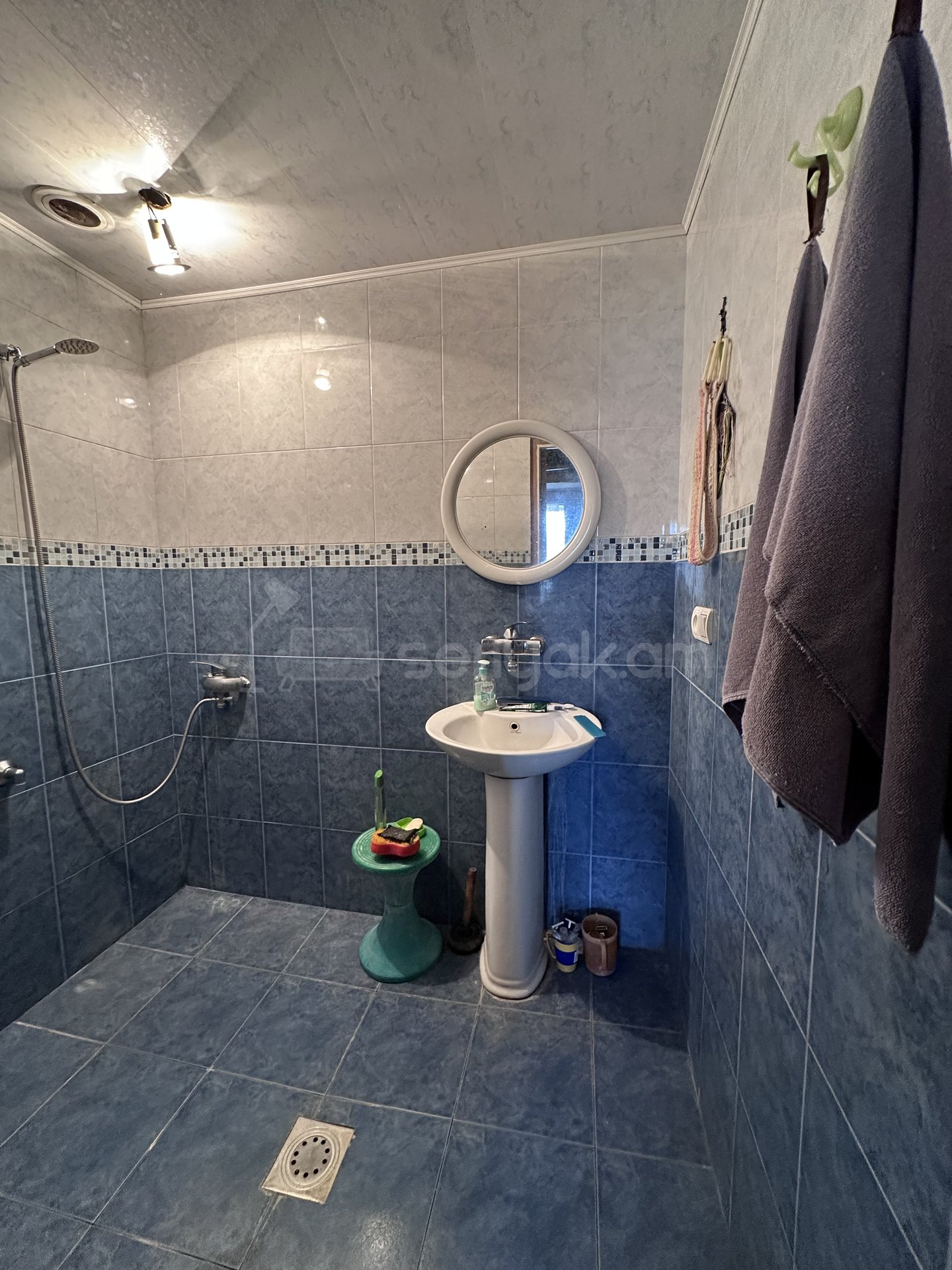 3 Սենյականոց Բնակարան Քարե Շենքում, 68քմ, 4/5 հարկ, Նորմալ Վիճակում