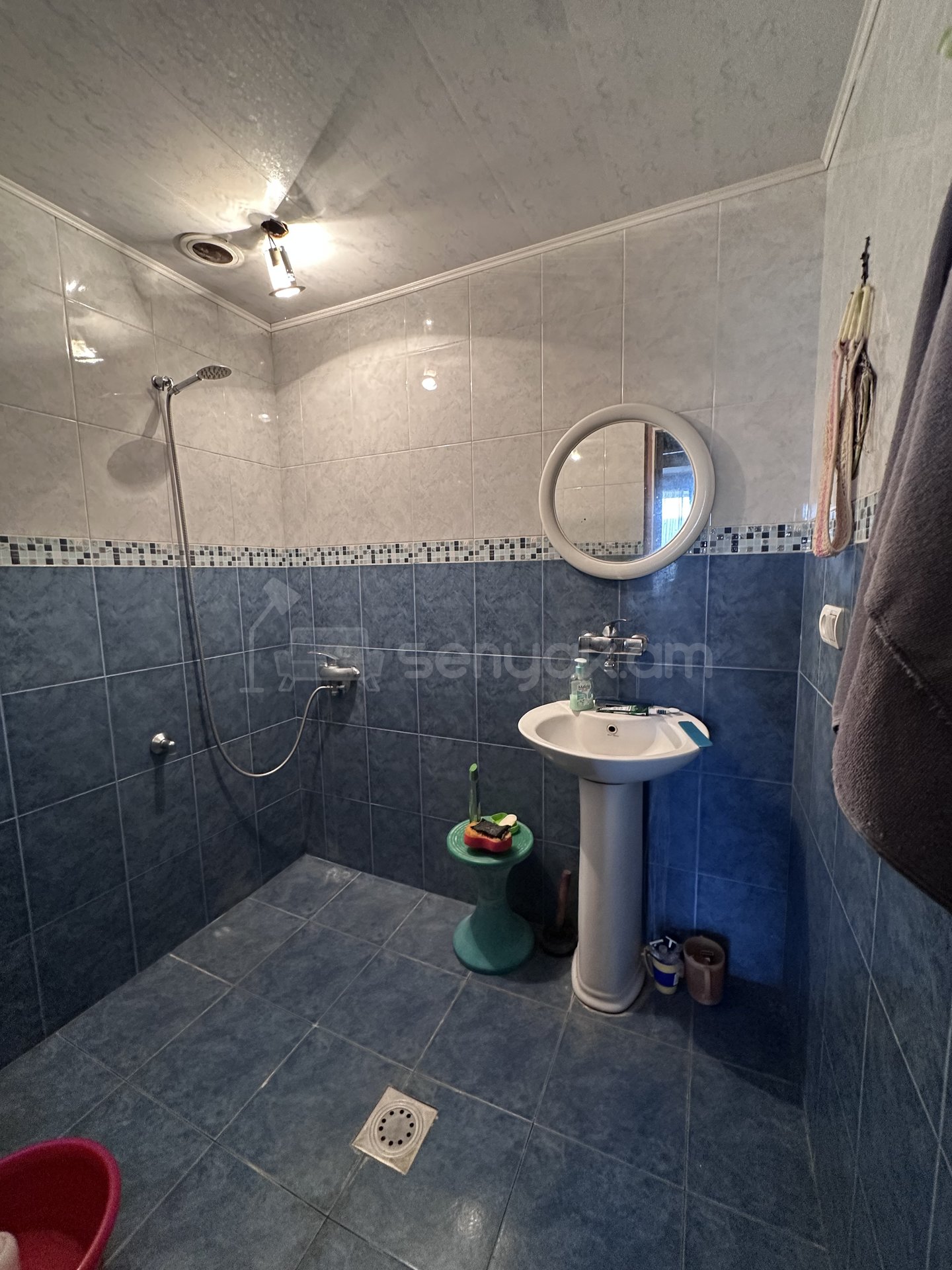 3 Սենյականոց Բնակարան Քարե Շենքում, 68քմ, 4/5 հարկ, Նորմալ Վիճակում