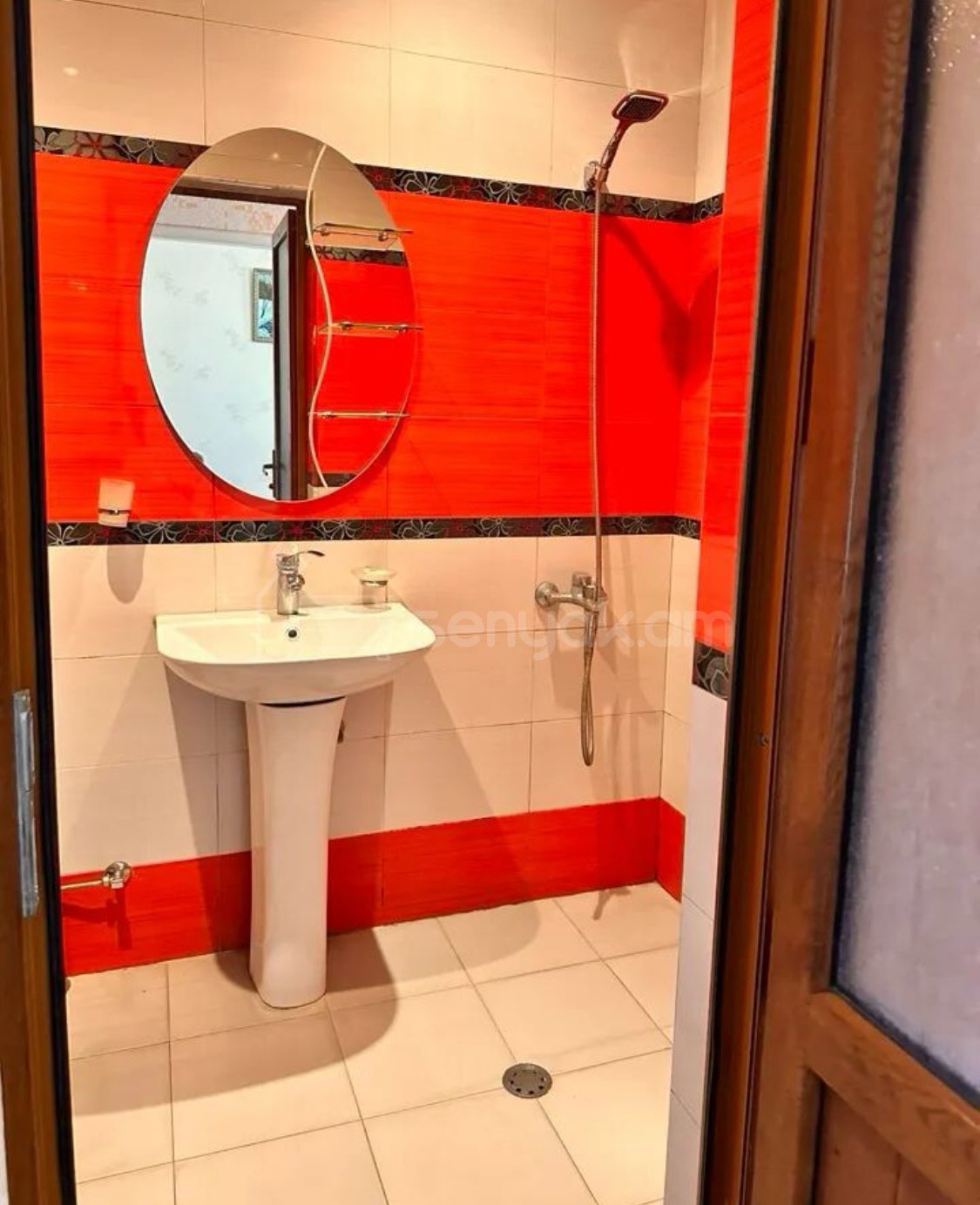 1 Սենյականոց Բնակարան Քարե Շենքում, 48քմ, 4/5 հարկ, Նորմալ Վիճակում, Կահավորված, Արևկող