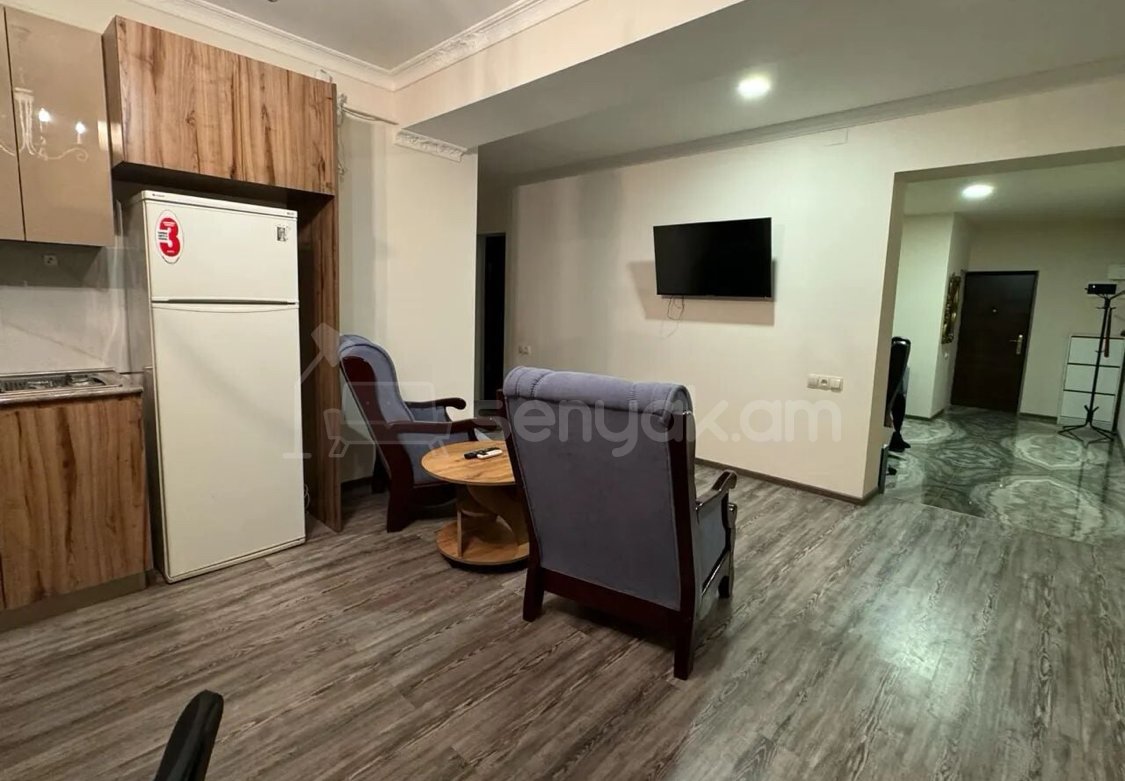 3 Սենյականոց Բնակարան Քարե Շենքում, 100քմ, 4/5 հարկ, Կապիտալ Վերանորոգված, Կահավորված