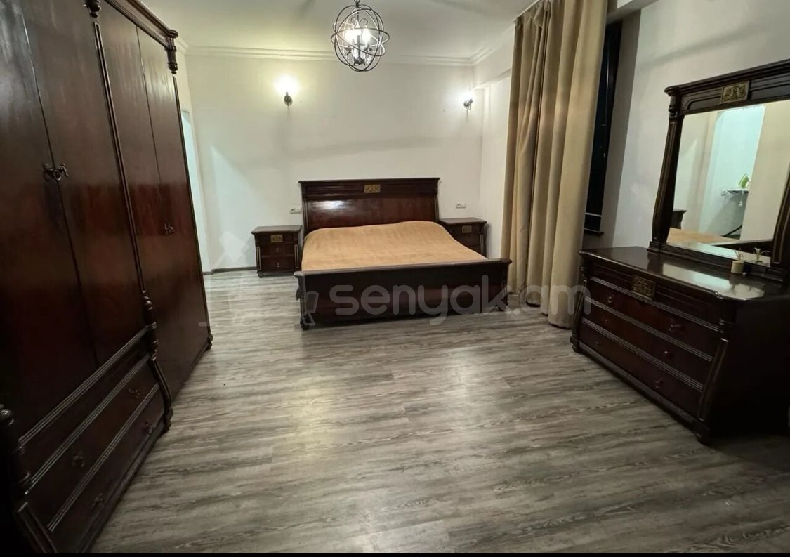3 Սենյականոց Բնակարան Քարե Շենքում, 100քմ, 4/5 հարկ, Կապիտալ Վերանորոգված, Կահավորված