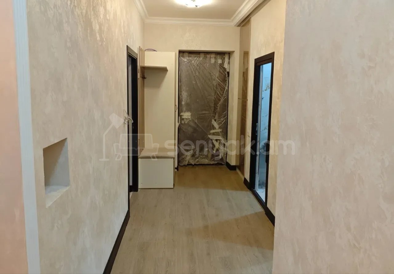 3 Սենյականոց Բնակարան Քարե Շենքում, 103քմ, 2/4 հարկ, Դիզայներական Վերանորոգված, Կահավորված
