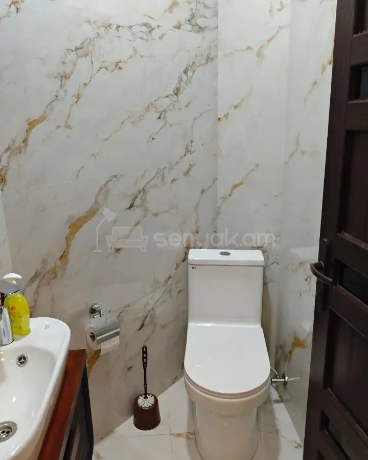 3 Սենյականոց Բնակարան Քարե Շենքում, 103քմ, 2/4 հարկ, Դիզայներական Վերանորոգված, Կահավորված