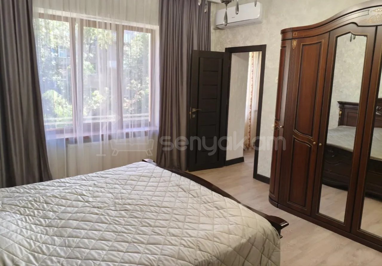 3 Սենյականոց Բնակարան Քարե Շենքում, 103քմ, 2/4 հարկ, Դիզայներական Վերանորոգված, Կահավորված