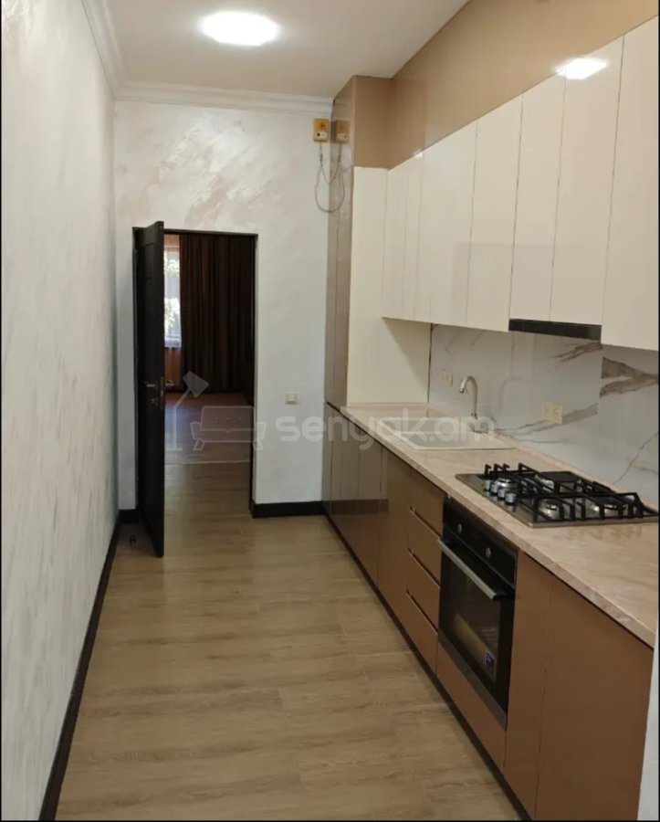 3 Սենյականոց Բնակարան Քարե Շենքում, 103քմ, 2/4 հարկ, Դիզայներական Վերանորոգված, Կահավորված