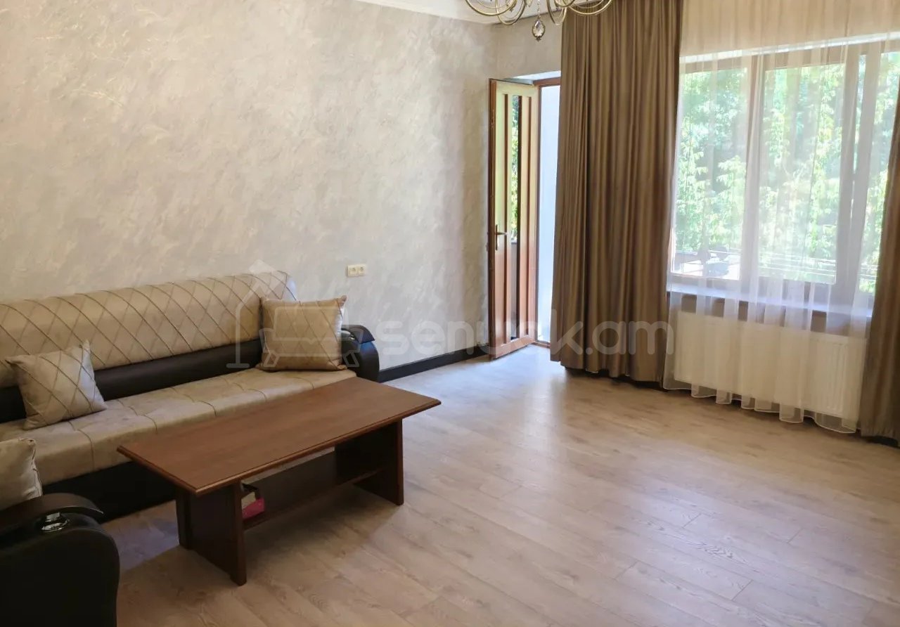 3 Սենյականոց Բնակարան Քարե Շենքում, 103քմ, 2/4 հարկ, Դիզայներական Վերանորոգված, Կահավորված