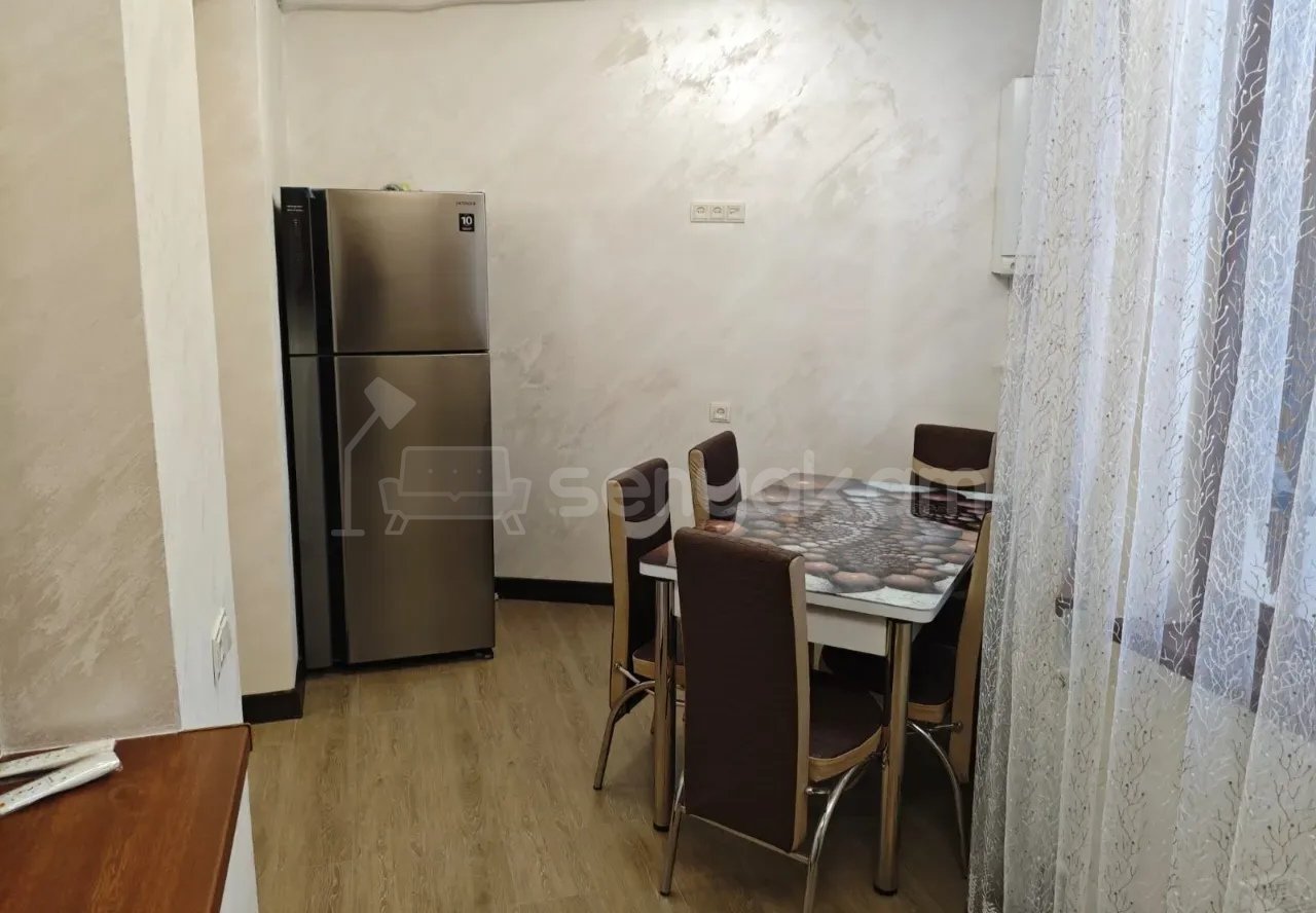 3 Սենյականոց Բնակարան Քարե Շենքում, 103քմ, 2/4 հարկ, Դիզայներական Վերանորոգված, Կահավորված