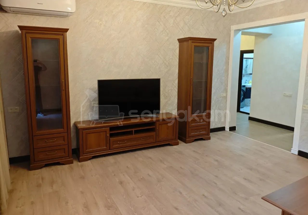 3 Սենյականոց Բնակարան Քարե Շենքում, 103քմ, 2/4 հարկ, Դիզայներական Վերանորոգված, Կահավորված