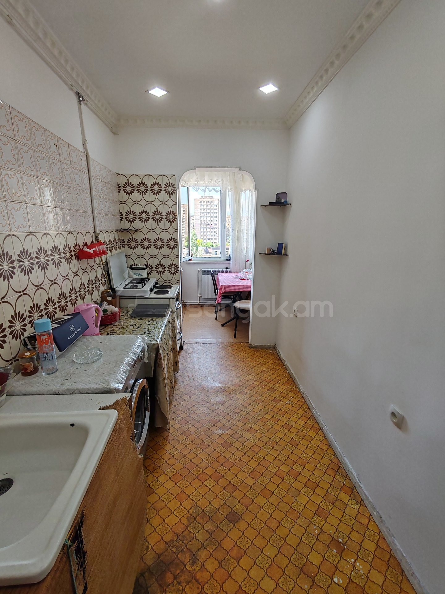 2 Սենյականոց Բնակարան, 50քմ, 9/9 հարկ, Նորմալ Վիճակում, Կահավորված