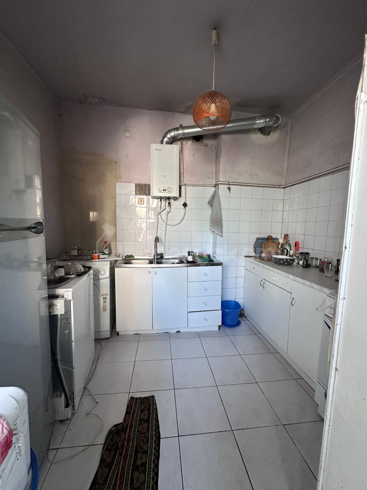 3 Սենյականոց Բնակարան Քարե Շենքում, 70քմ, 4/5 հարկ, Պետական Վիճակում
