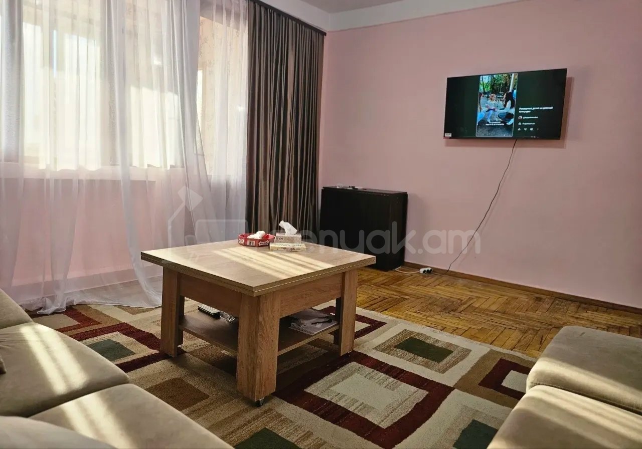 3 Սենյականոց Բնակարան, 70քմ, 6/9 հարկ, Նորմալ Վիճակում, Կահավորված
