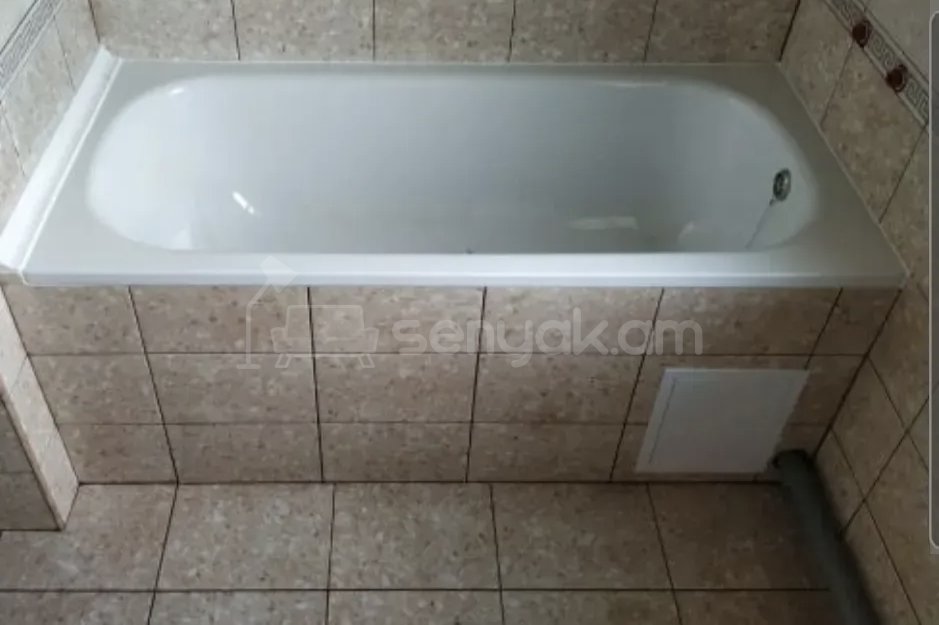 1 Սենյականոց Բնակարան Քարե Շենքում, 50քմ, 3/5 հարկ, Նորմալ Վիճակում, Կահավորված, Արևկող