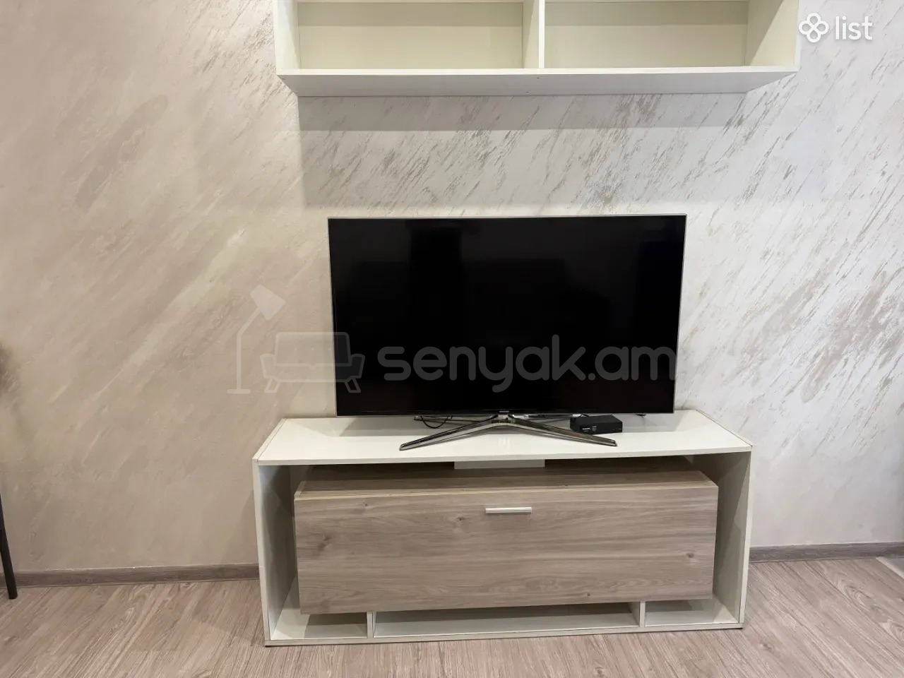 1 Սենյականոց Բնակարան Քարե Շենքում, 42քմ, 1/1 հարկ, Նորմալ Վիճակում, Կահավորված