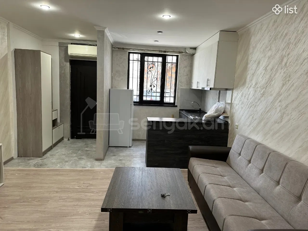 1 Սենյականոց Բնակարան Քարե Շենքում, 42քմ, 1/1 հարկ, Նորմալ Վիճակում, Կահավորված