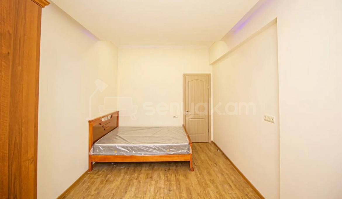 4 Սենյականոց Բնակարան, 75քմ, 3/12 հարկ, Կապիտալ Վերանորոգված, Կահավորված