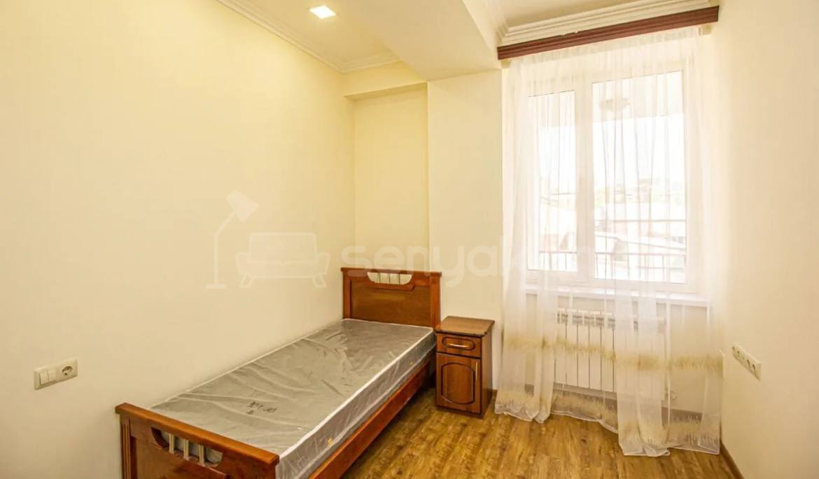 4 Սենյականոց Բնակարան, 75քմ, 3/12 հարկ, Կապիտալ Վերանորոգված, Կահավորված