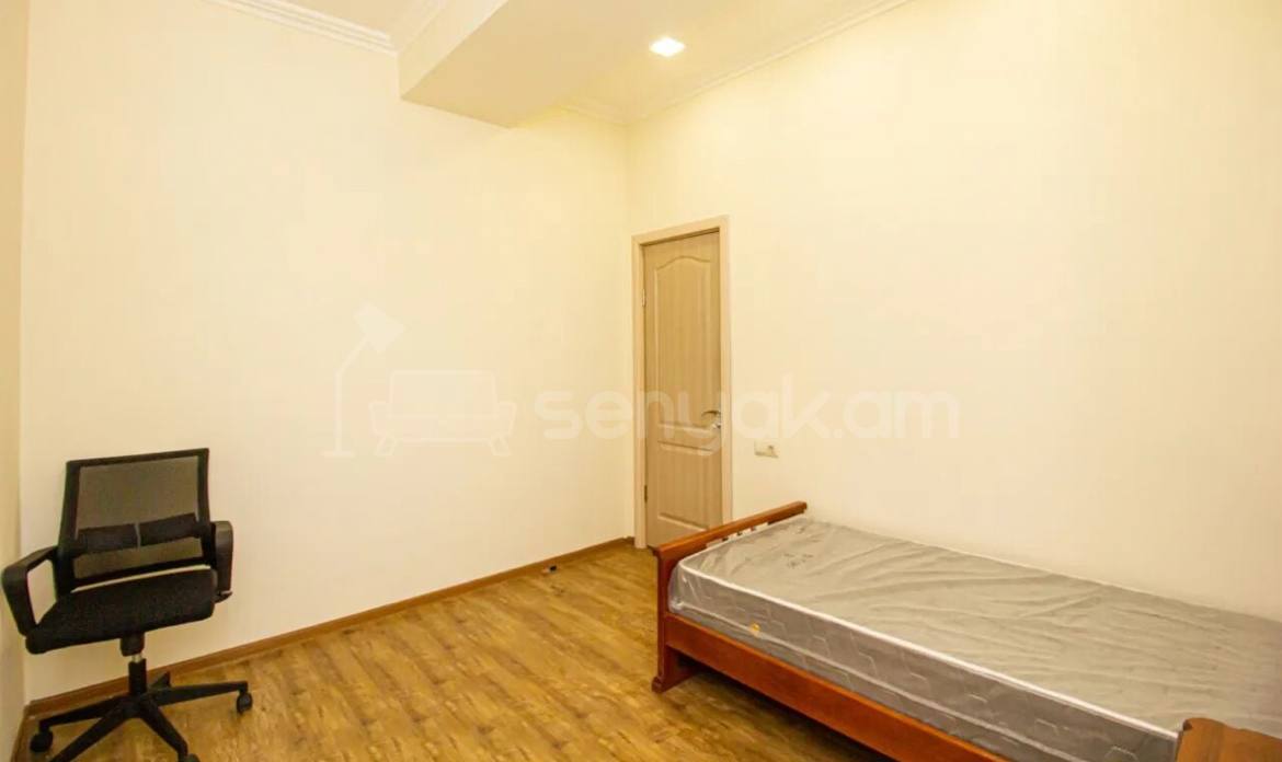 4 Սենյականոց Բնակարան, 75քմ, 3/12 հարկ, Կապիտալ Վերանորոգված, Կահավորված