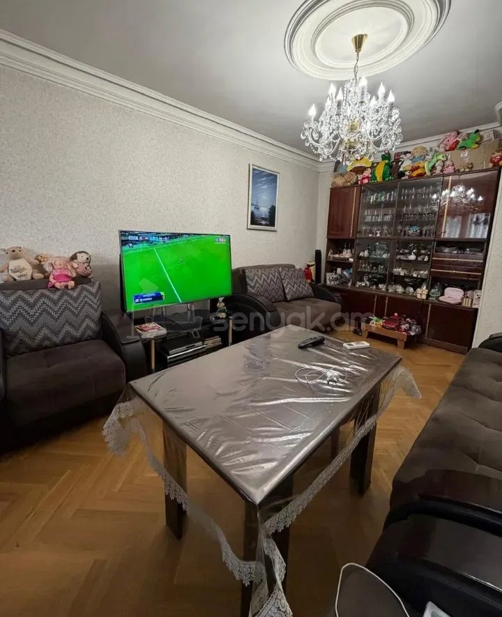 3 Սենյականոց Բնակարան Քարե Շենքում, 75քմ, 4/5 հարկ, Կապիտալ Վերանորոգված