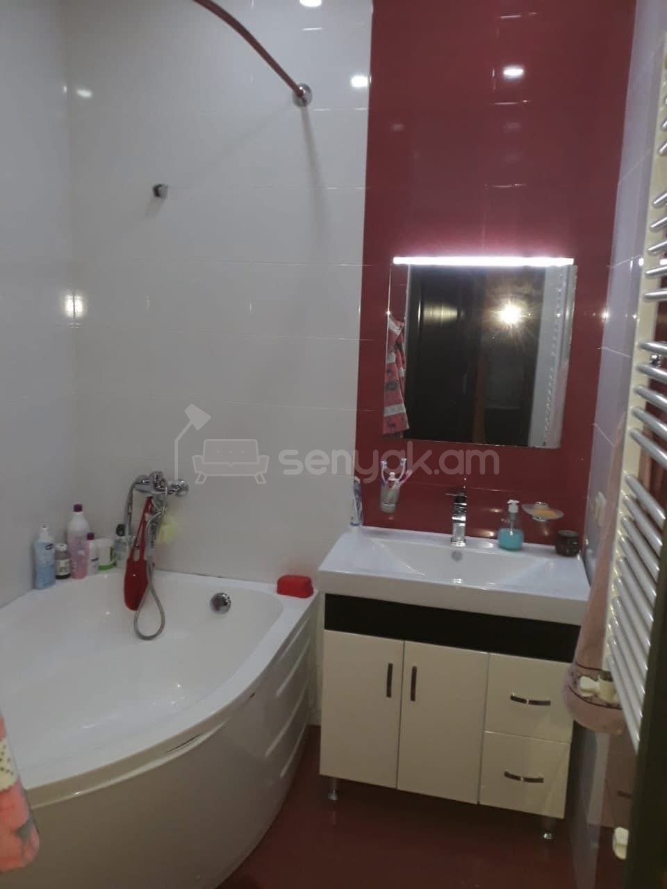 3 Սենյականոց Բնակարան Քարե Շենքում, 86քմ, 1/5 հարկ, Կապիտալ Վերանորոգված, Կահավորված