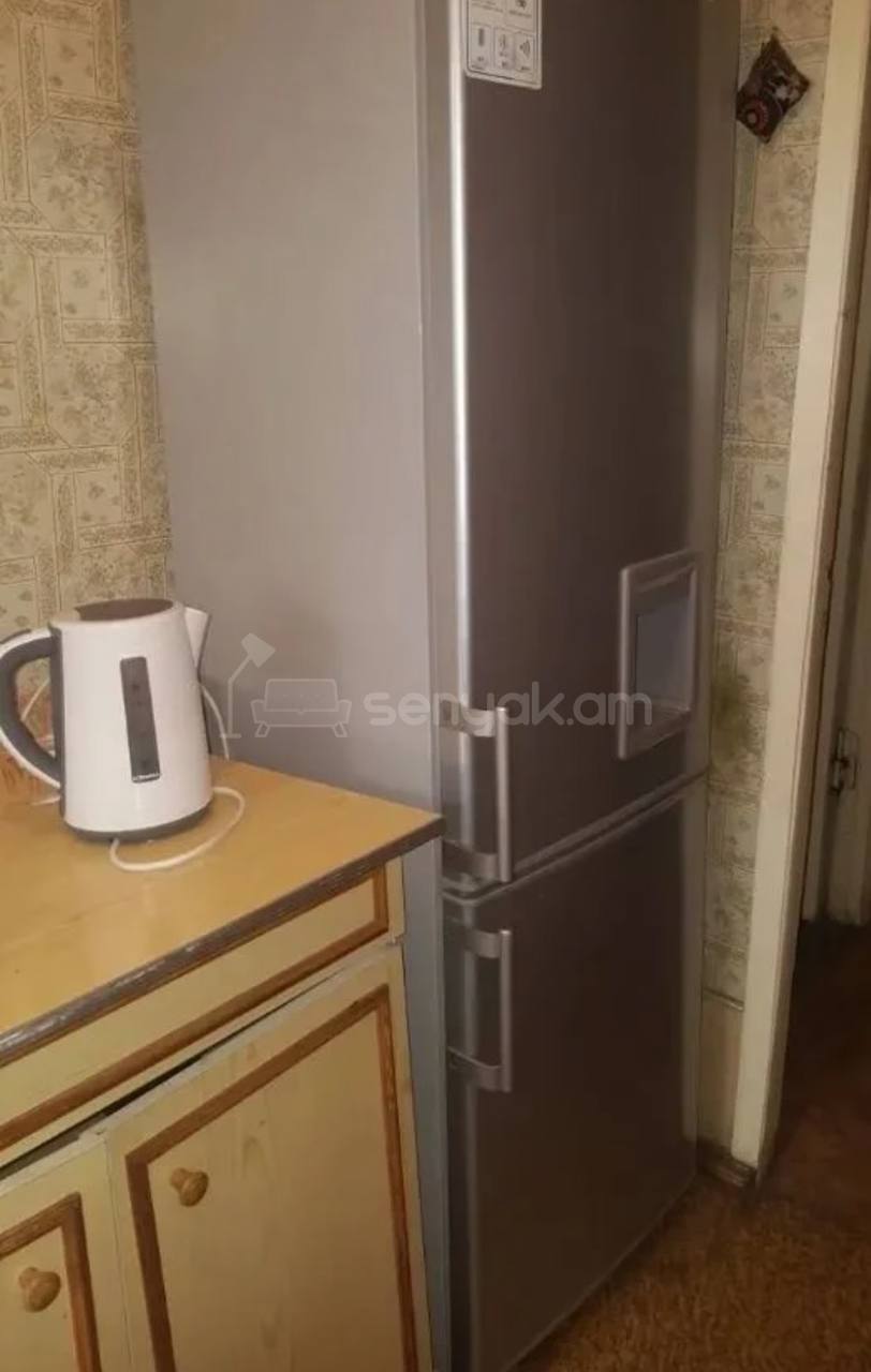 1 Սենյականոց Բնակարան Քարե Շենքում, 46քմ, 2/5 հարկ, Պետական Վիճակում, Կահավորված