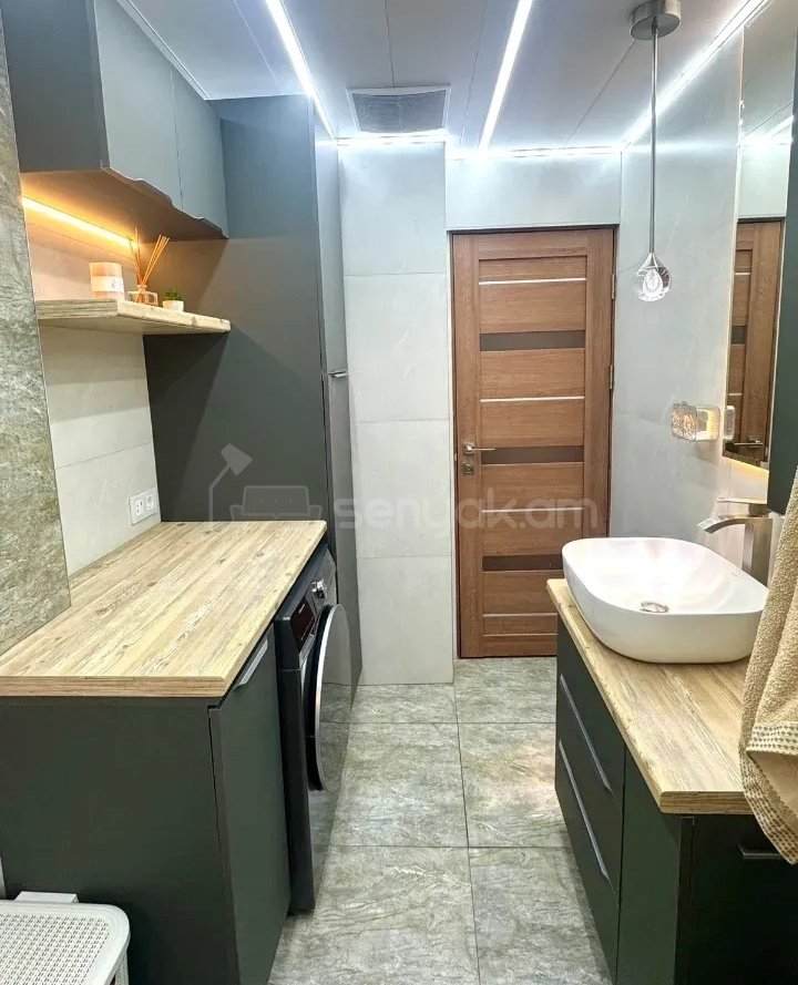 3 Սենյականոց Բնակարան, 71քմ, 1/9 հարկ, Կապիտալ Վերանորոգված