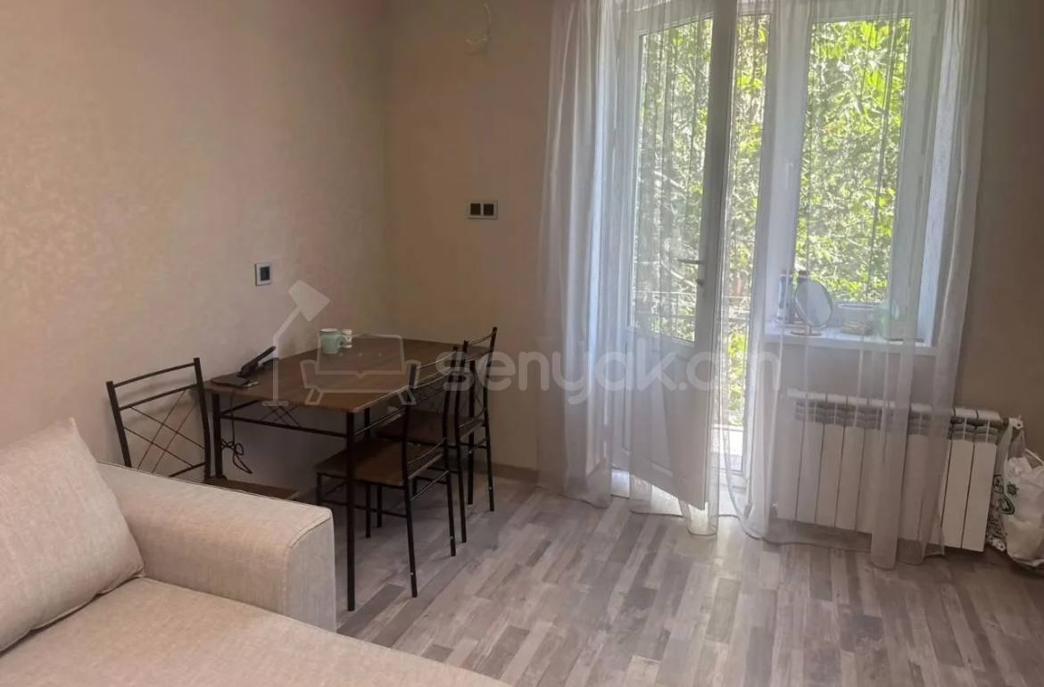 2 Սենյականոց Բնակարան Քարե Շենքում, 40քմ, 5/5 հարկ, Կապիտալ Վերանորոգված, Կահավորված