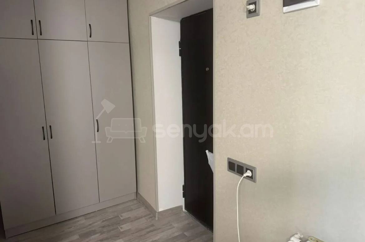 2 Սենյականոց Բնակարան Քարե Շենքում, 40քմ, 5/5 հարկ, Կապիտալ Վերանորոգված, Կահավորված