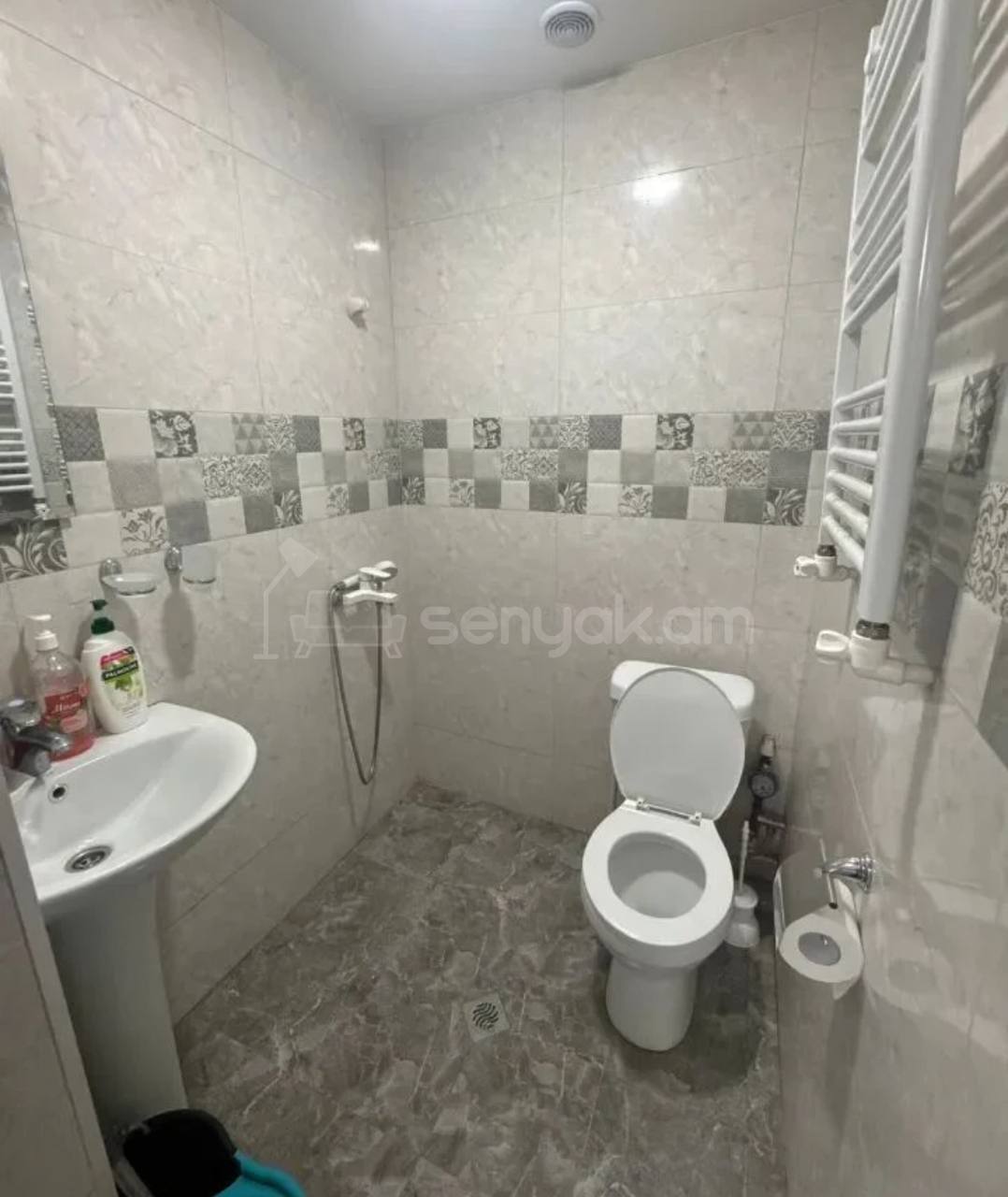 2 Սենյականոց Բնակարան Քարե Շենքում, 40քմ, 5/5 հարկ, Կապիտալ Վերանորոգված, Կահավորված