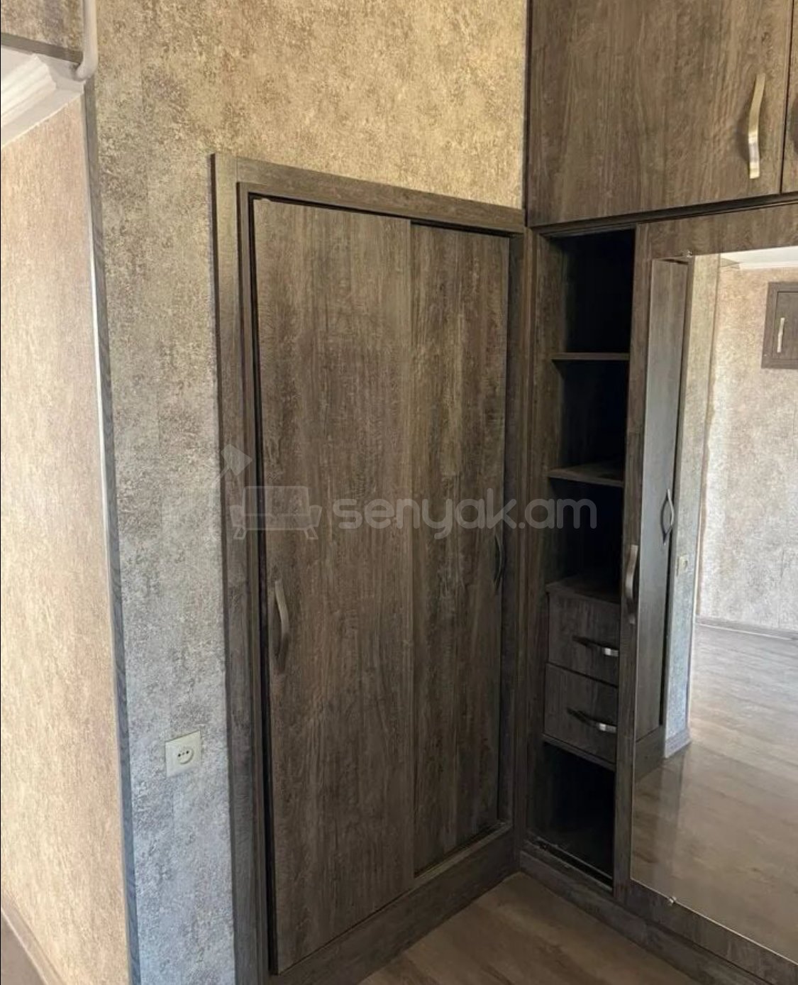 2 Սենյականոց Բնակարան Քարե Շենքում, 62քմ, 5/5 հարկ, Կապիտալ Վերանորոգված, Կահավորված, Արևկող