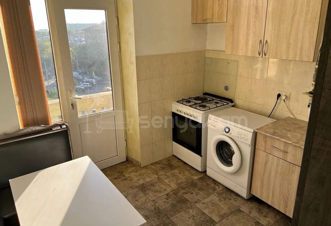 2 Սենյականոց Բնակարան Քարե Շենքում, 62քմ, 5/5 հարկ, Կապիտալ Վերանորոգված, Կահավորված, Արևկող