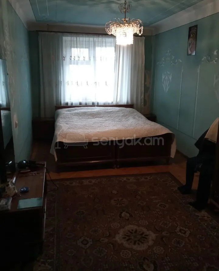 3 Սենյականոց Բնակարան Քարե Շենքում, 83քմ, 4/5 հարկ, Պետական Վիճակում
