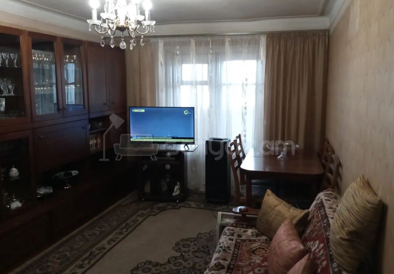 3 Սենյականոց Բնակարան Քարե Շենքում, 83քմ, 4/5 հարկ, Պետական Վիճակում