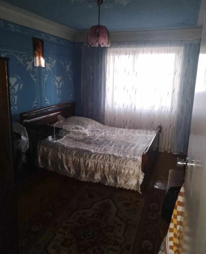 3 Սենյականոց Բնակարան Քարե Շենքում, 83քմ, 4/5 հարկ, Պետական Վիճակում