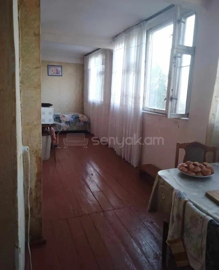 3 Սենյականոց Բնակարան Քարե Շենքում, 83քմ, 4/5 հարկ, Պետական Վիճակում