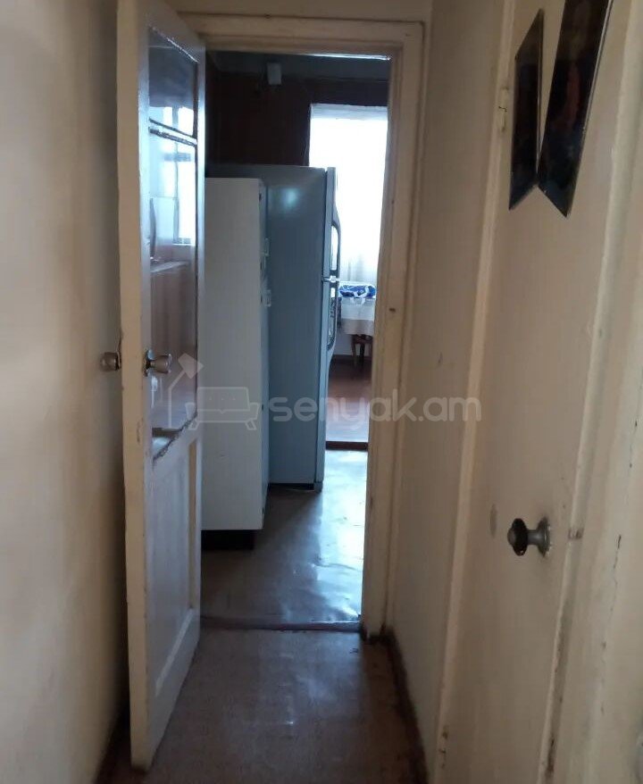 3 Սենյականոց Բնակարան Քարե Շենքում, 83քմ, 4/5 հարկ, Պետական Վիճակում