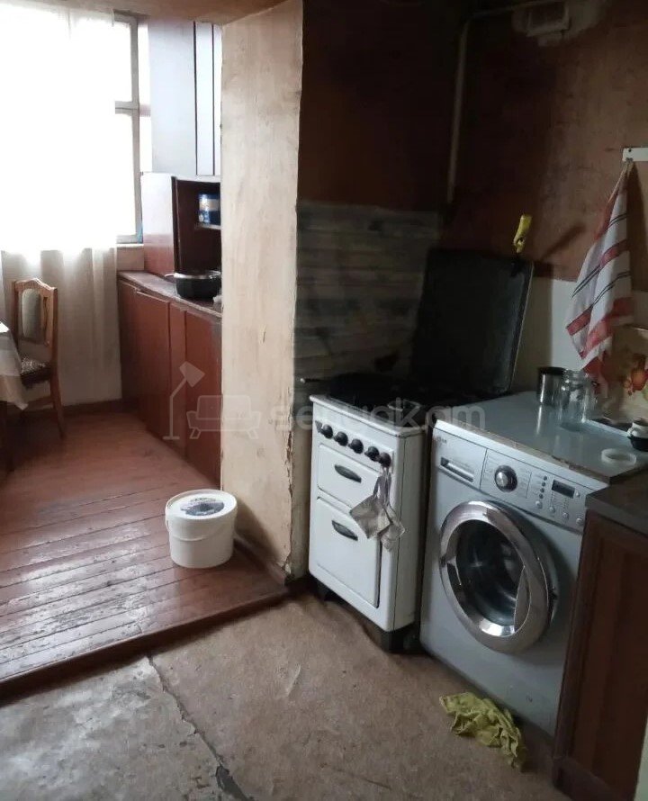 3 Սենյականոց Բնակարան Քարե Շենքում, 83քմ, 4/5 հարկ, Պետական Վիճակում