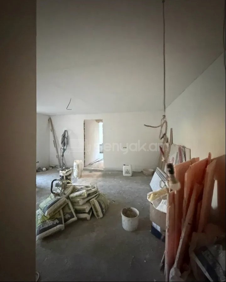 3 Սենյականոց Բնակարան Քարե Շենքում, 80քմ, 3/5 հարկ, Դիզայներական Վերանորոգված