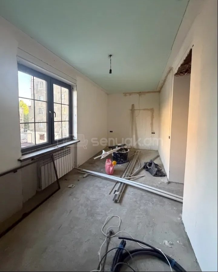3 Սենյականոց Բնակարան Քարե Շենքում, 80քմ, 3/5 հարկ, Դիզայներական Վերանորոգված