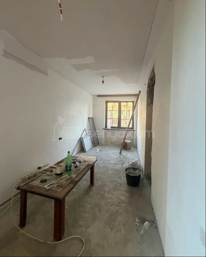 3 Սենյականոց Բնակարան Քարե Շենքում, 80քմ, 3/5 հարկ, Դիզայներական Վերանորոգված