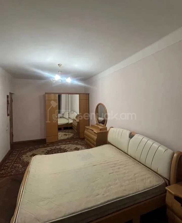 2 Սենյականոց Բնակարան Քարե Շենքում, 63քմ, 4/5 հարկ, Կապիտալ Վերանորոգված