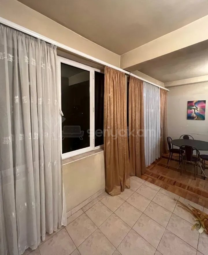 2 Սենյականոց Բնակարան Քարե Շենքում, 63քմ, 4/5 հարկ, Կապիտալ Վերանորոգված