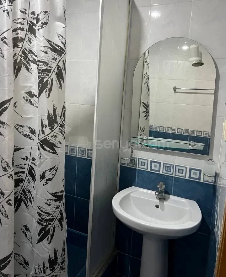 2 Սենյականոց Բնակարան Քարե Շենքում, 63քմ, 4/5 հարկ, Կապիտալ Վերանորոգված
