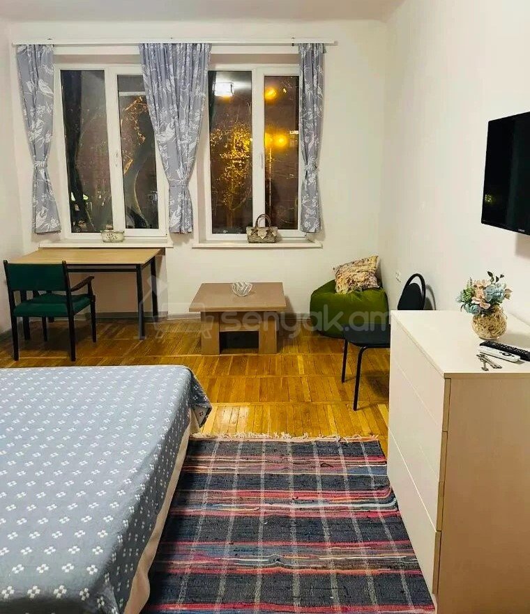 1 Սենյականոց Բնակարան Քարե Շենքում, 31քմ, 2/4 հարկ, Նորմալ Վիճակում