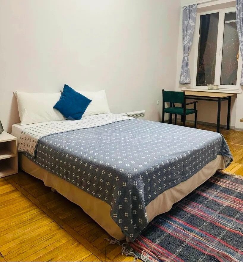 1 Սենյականոց Բնակարան Քարե Շենքում, 31քմ, 2/4 հարկ, Նորմալ Վիճակում