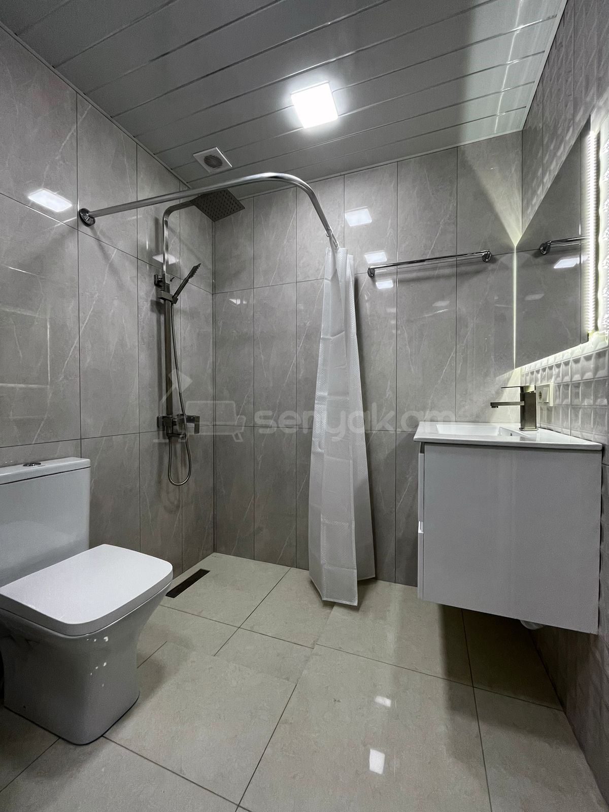 1 Սենյականոց Բնակարան Քարե Շենքում, 30քմ, 5/6 հարկ, Դիզայներական Վերանորոգված