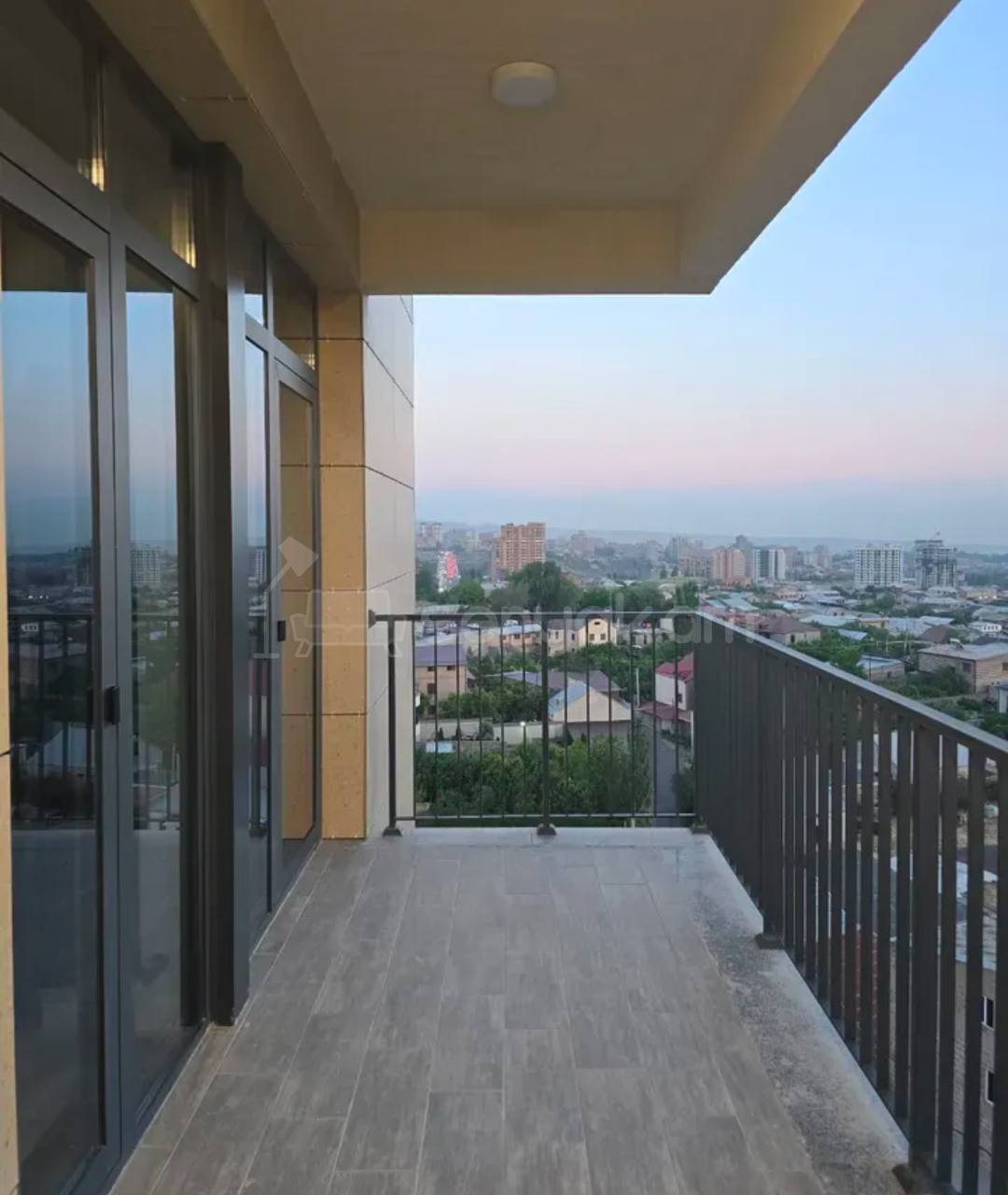 3 Սենյականոց Բնակարան, 95քմ, 8/22 հարկ, Կապիտալ Վերանորոգված, Կահավորված