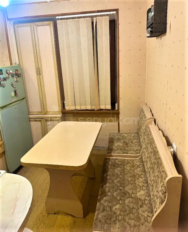 2 Սենյականոց Բնակարան Քարե Շենքում, 44քմ, 3/4 հարկ, Կապիտալ Վերանորոգված