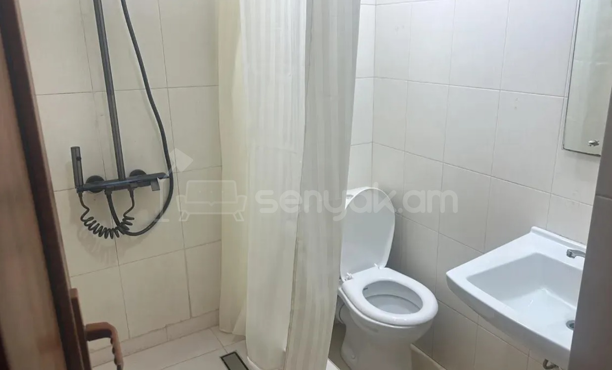 2 Սենյականոց Բնակարան Քարե Շենքում, 44քմ, 3/4 հարկ, Կապիտալ Վերանորոգված